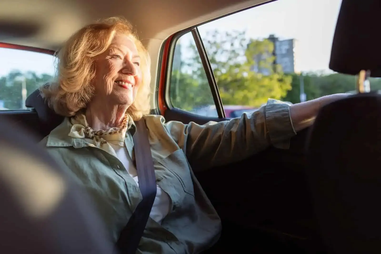 how is a reverse mortgage similar to a home equity line of credit